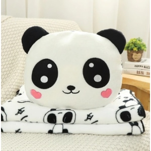 Älskande panda plysch med filt i en soffa